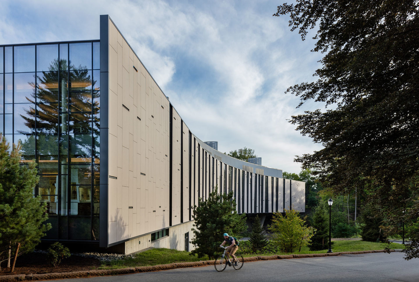Bridge-for-Laboratory-Sciences_campus-entrance-©Richard-Barnes