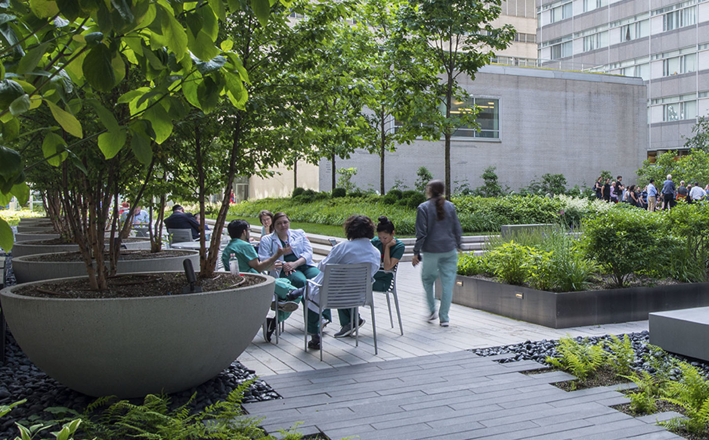 0916_Tisch-Courtyard