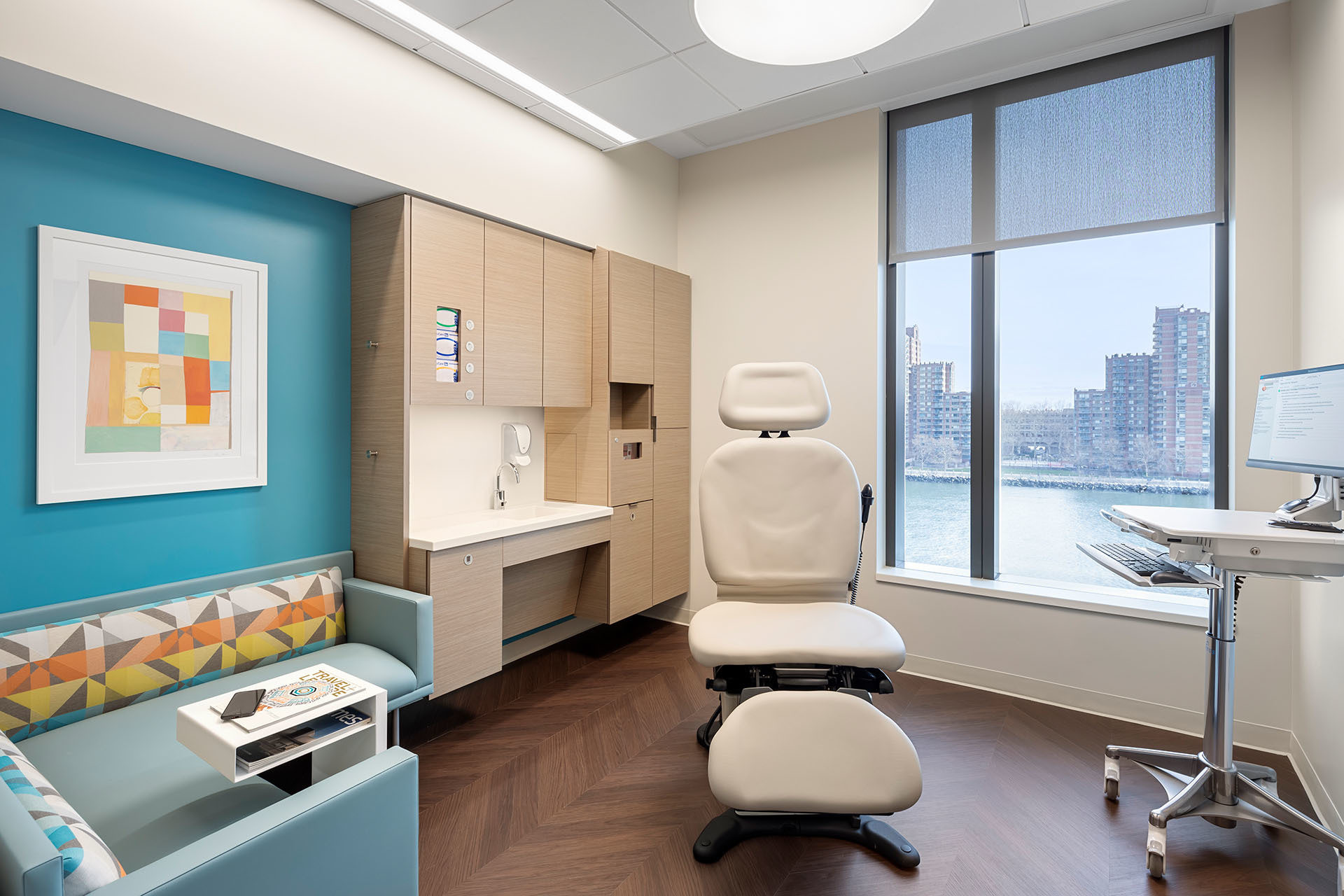 MSK-Koch-Center-for-Cancer-Care_Int-Exam-Room-Radiation-Oncology_Copyright-Andrew-Rugge