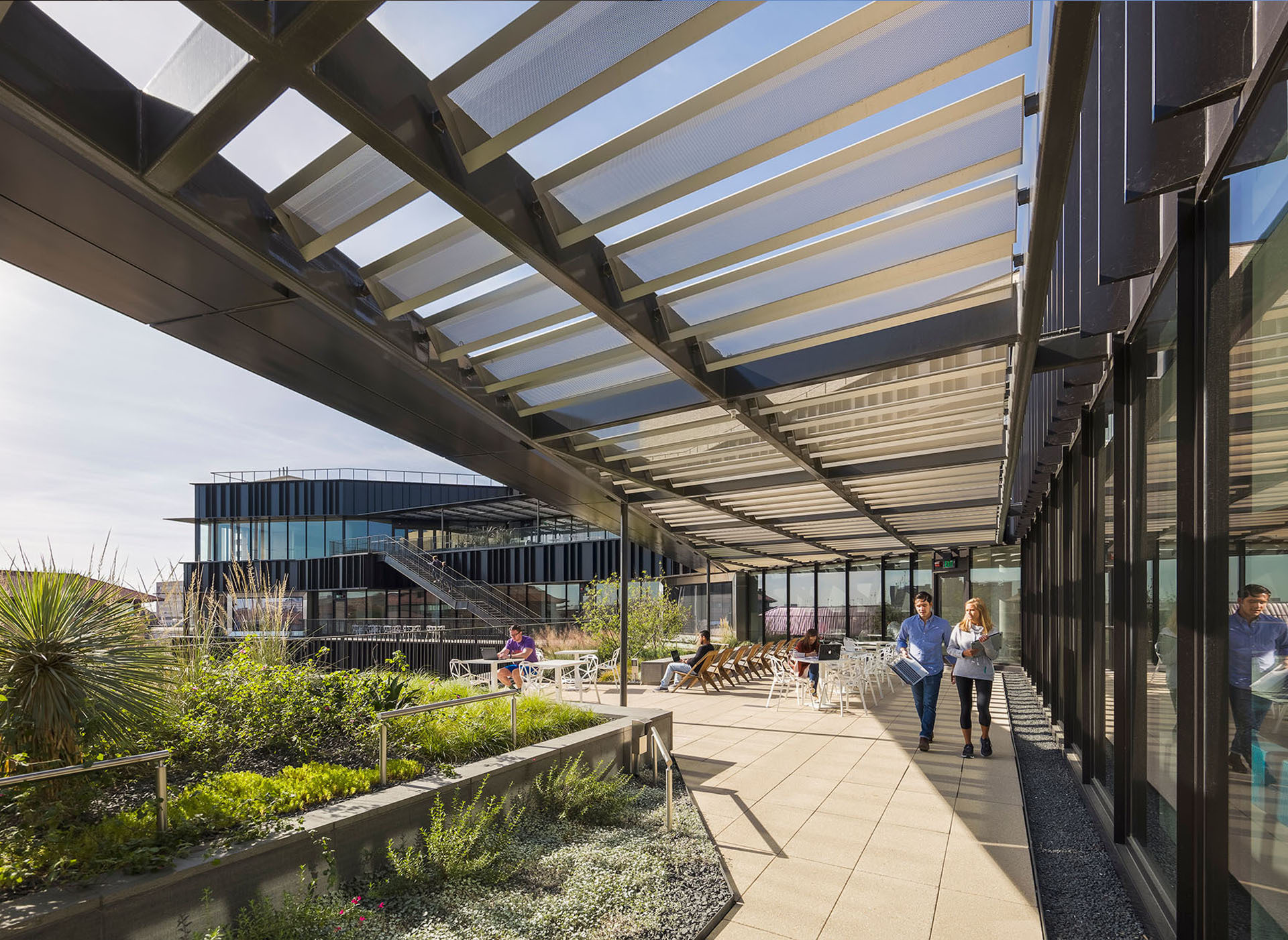 1305_RBRH_Jeff-Goldberg_terrace_cropped